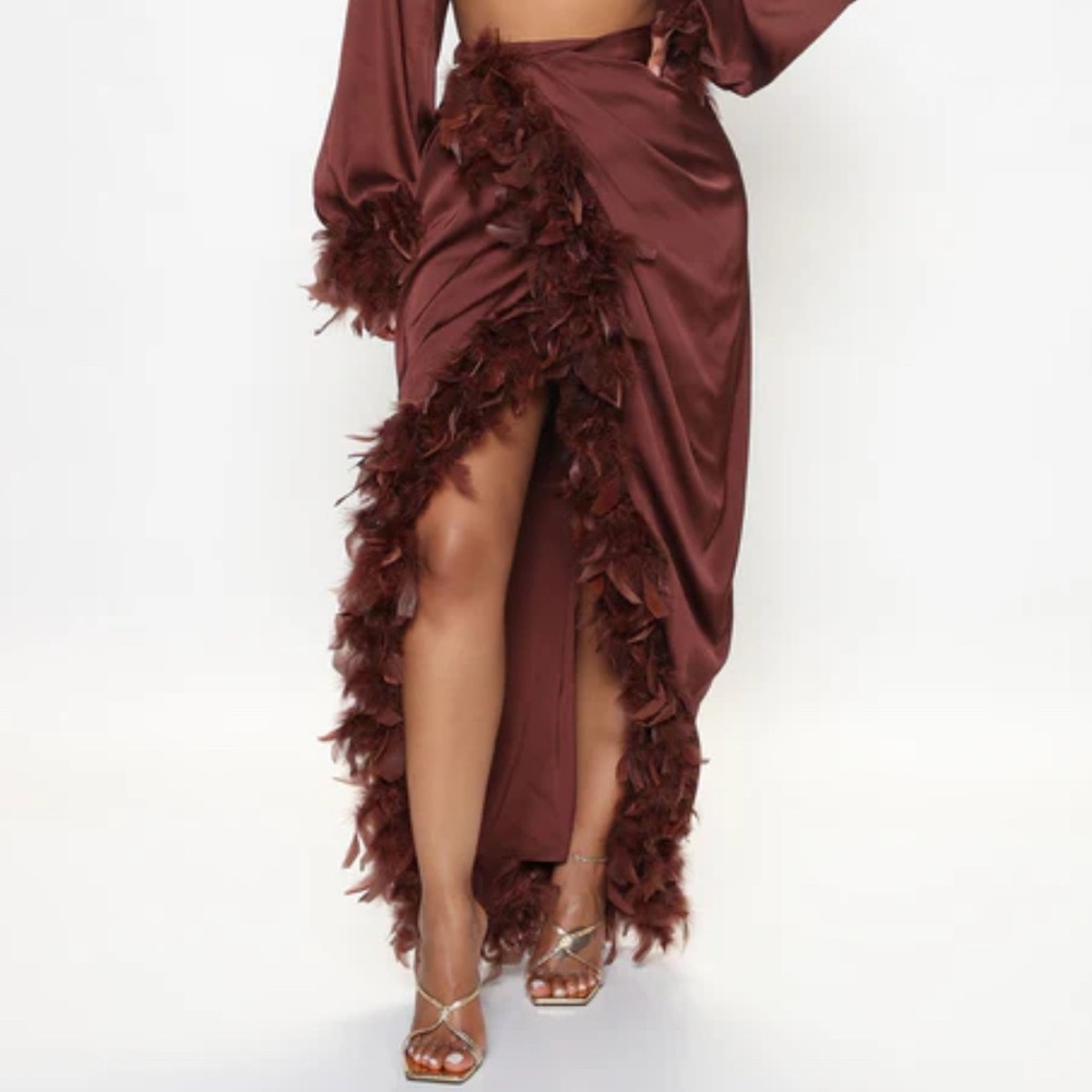 (A10) Fashion Nova Brown Satin Feather Trim Statement Party Skirt Small